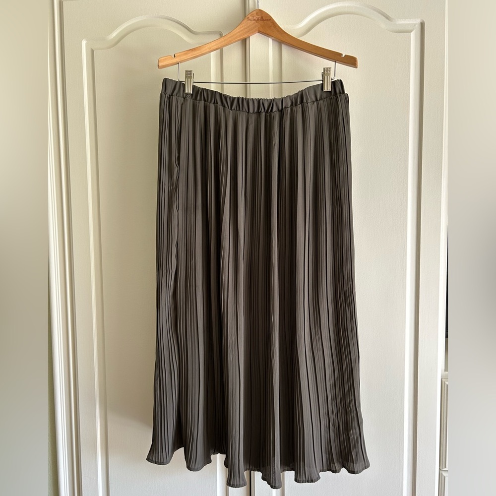 Adrianna Papell Pleated Midi Skirt Olive Green | Size L